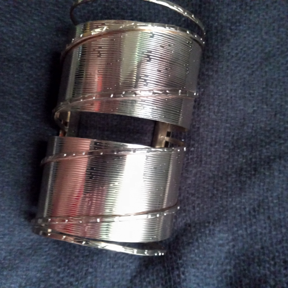 Bangle - Picture 2 of 5